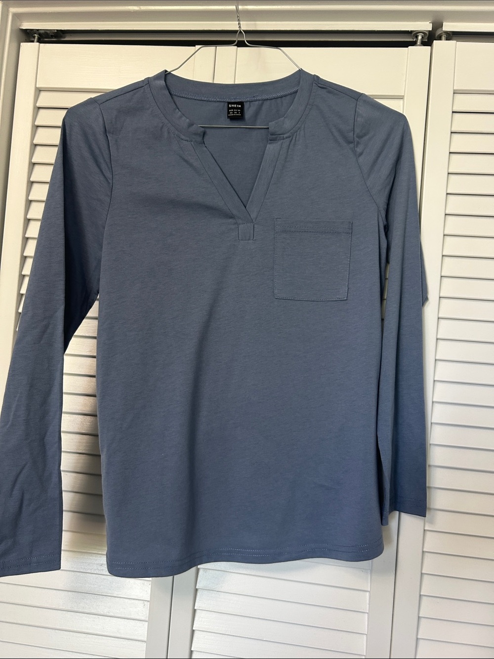 SHEIN Slate Blue Women’s Long-Sleeve Notch Neck Tee